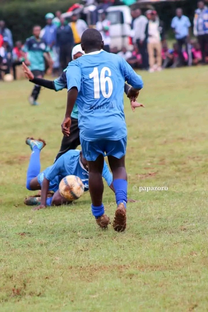 sgrn6d's tweet photo. Waaah si huyo keeper wa Wiyeta Girls alitupeana aki🥹💔, I can't imagine itigo girls representing us in Nationals,,, anyway @kimutainare17 Nasokol wako fainali kesho kuja tuhatewatch hii team ya hapa North Rift
#FootballKE
#RVSSSA https://t.co/GJl3Mzxa7f