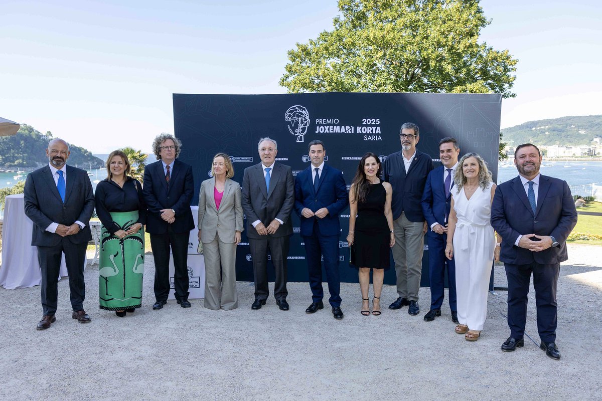 PVasco_EuskoL's tweet image. Tejeria presidentea buru zuen Eusko Legebiltzarreko ordezkaritza joan da Joxe Mari Korta saria emateko ekitaldira
➡️legebiltzarra.eus/portal/eu/web/…
La presidenta Tejeria encabeza la representación @PVasco_EuskoL que asiste a la entrega del premio Joxe Mari Korta
➡️legebiltzarra.eus/portal/es/web/…