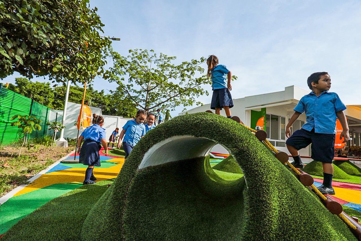 ¡100 centros escolares renovados! 🚸 🙌

Hoy marcamos un antes y un después con el programa “Dos Escuelas X Día”, con espacios transformados para miles de estudiantes en todo el país. 💙📚

Los que se suman este día son: 

📍 Centro Escolar Caserío Las Marías, Cantón Los Apoyos,