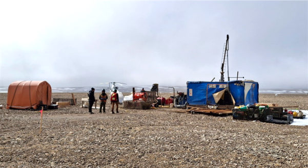 AstonBayCuAu's tweet image. #NEWS: Aston Bay &amp;amp; @AmericanWest_ reaffirm large-scale copper potential at #StormProject, Nunavut.

- Diamond drilling at Cyclone Deeps intersects sediment-hosted copper
- Multiple new copper targets identified with geophysics
astonbayholdings.com/news/announce-…
#Copper #Exploration