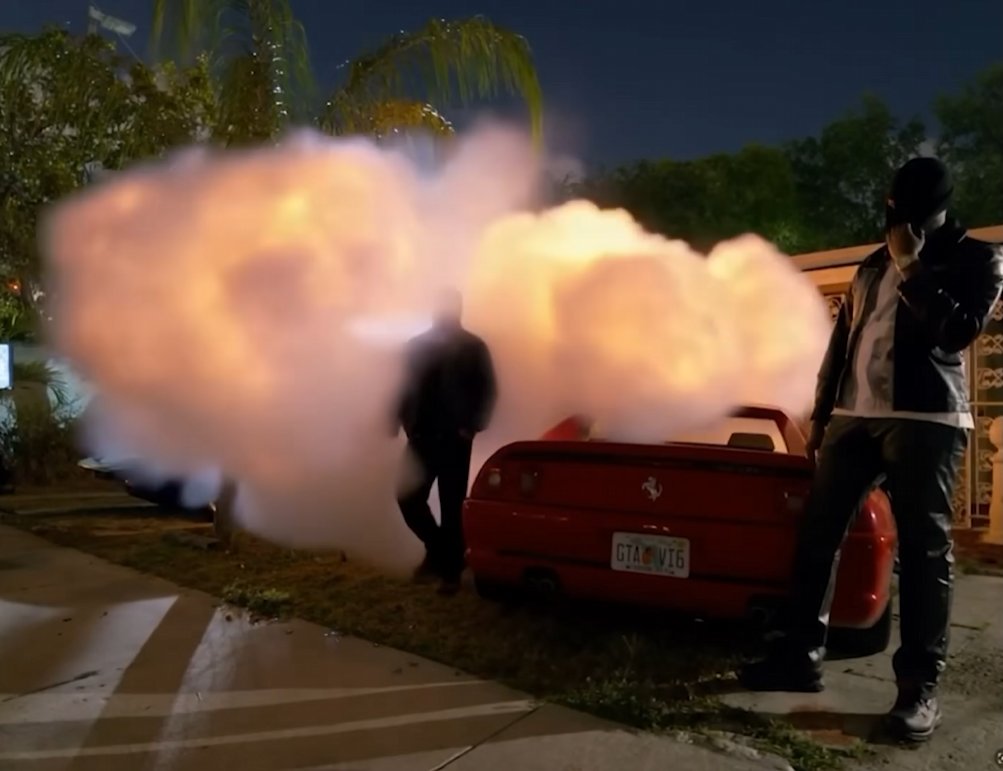 Travis Scott fez referência ao GTA 6 em seu novo clipe para 2000 Excursion 👀

tinyurl.com/ytxhxx3c