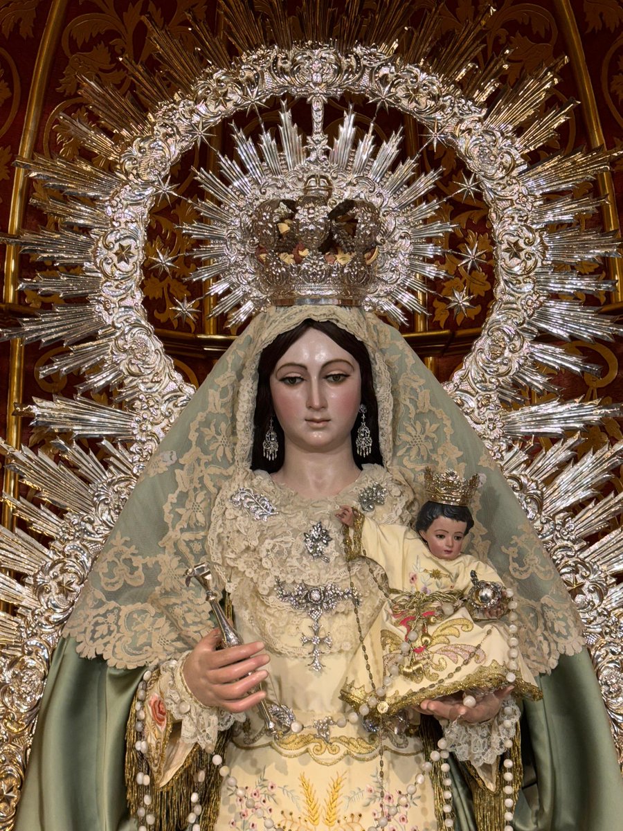 𝗔𝗖𝗧𝗨𝗔𝗟𝗜𝗗𝗔𝗗 | Así luce nuestra Madre del Rosario en su Capilla.

Santísima Virgen del Rosario, ruega por nosotros.
