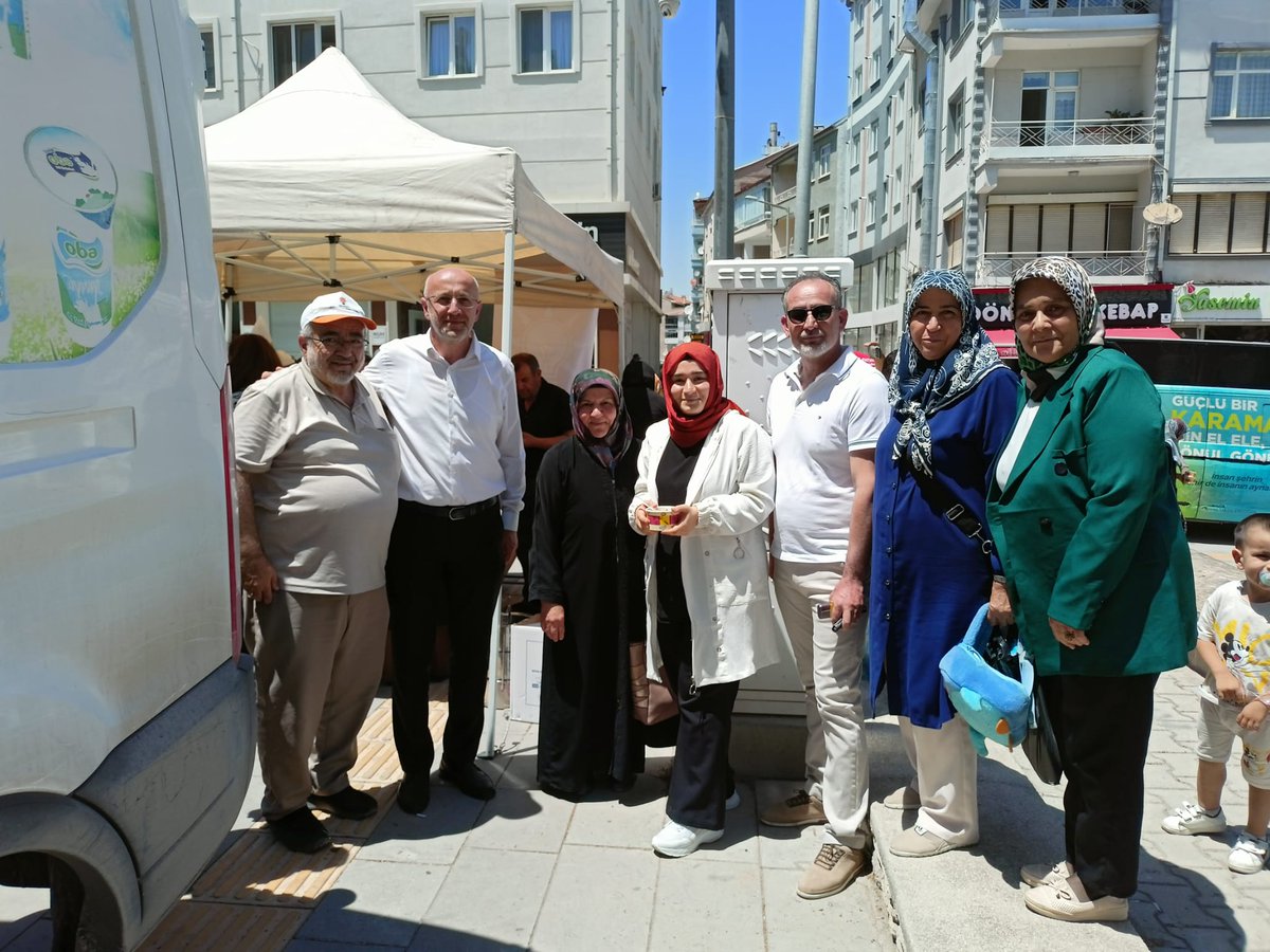 📌 Yunus Emre Camii Önü

AK Parti Karaman İl Başkanlığımız tarafından düzenlenen programda; değerli başkanlarımız ve teşkilatımız ile birlikte Öğle Namazı sonrası birliğin ve bereketin sembolü #Aşure'mizi vatandaşlarımıza ikram ettik. 
Nasip olanlara afiyet, şifa olsun😊