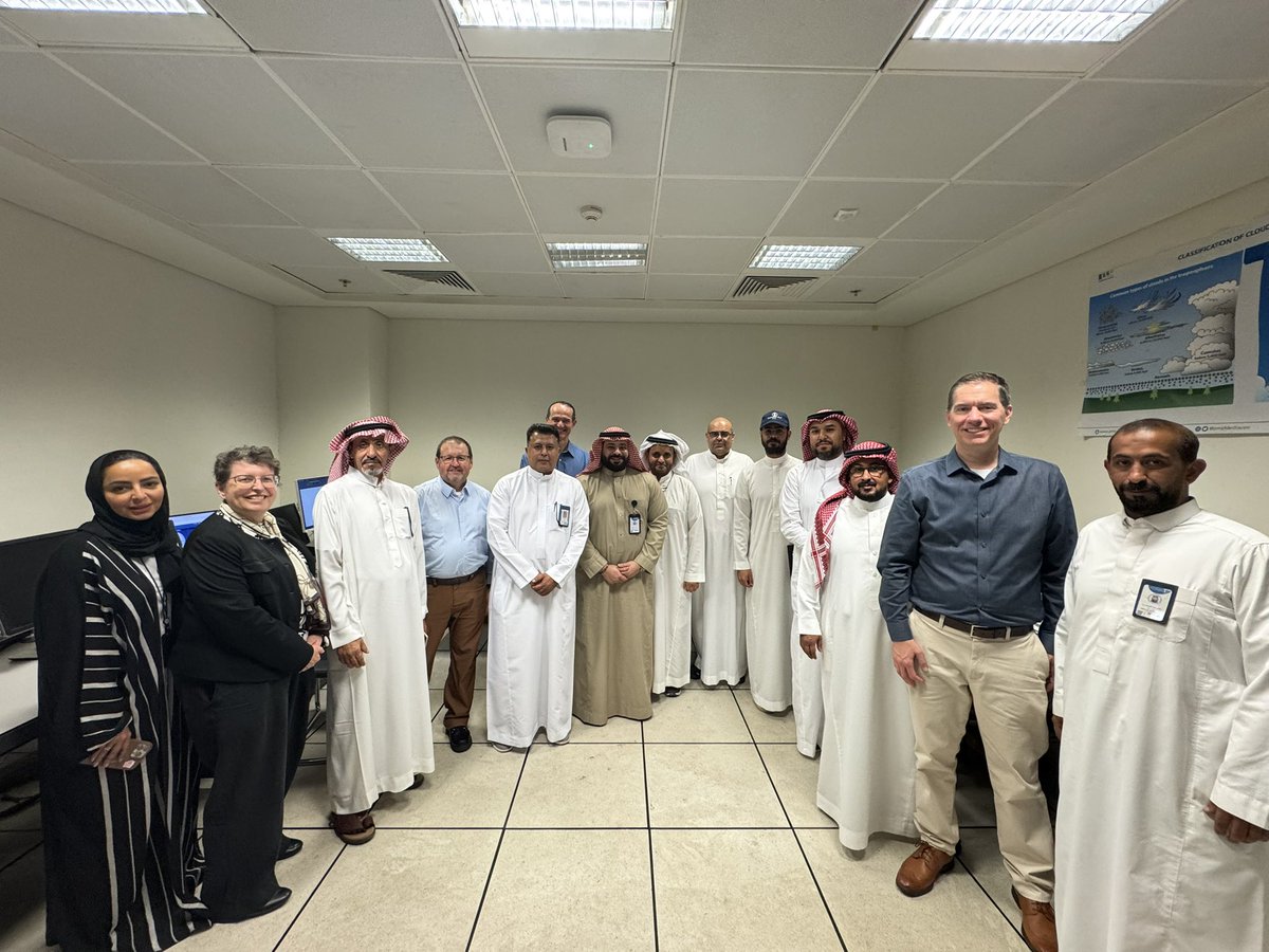 blamarre's tweet image. Meeting with the observers, forecasters, managers and electronics teams at the @NCMKSA airport weather office on 8 July 2025 in Jeddah, Saudi Arabia on a consulting meeting with @COMETMetEd to assess operations and future training opportunities. #science #weather #aviation
