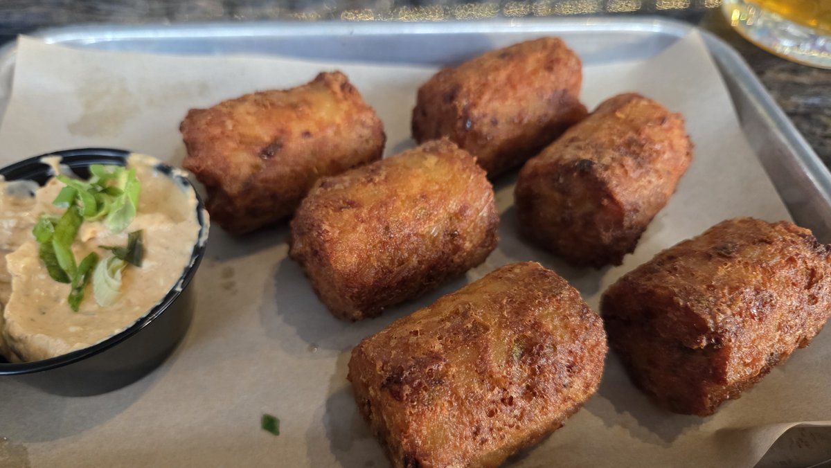 WEEKLY SPECIALS: 
Crab cake Po'boy
Tater Kegs
Caprese Salad