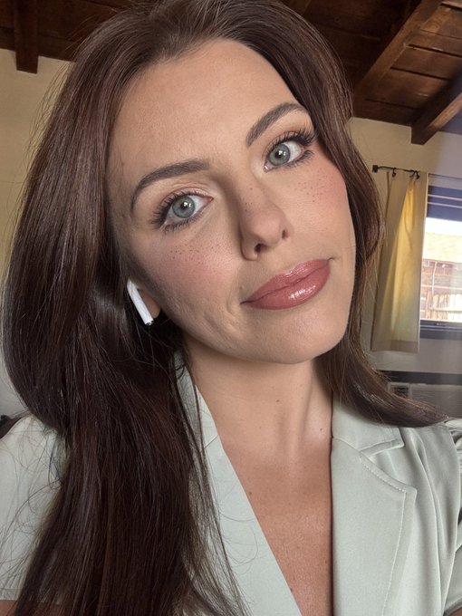 Watch adriana chechik's leaked NSFW photo on TwXstars