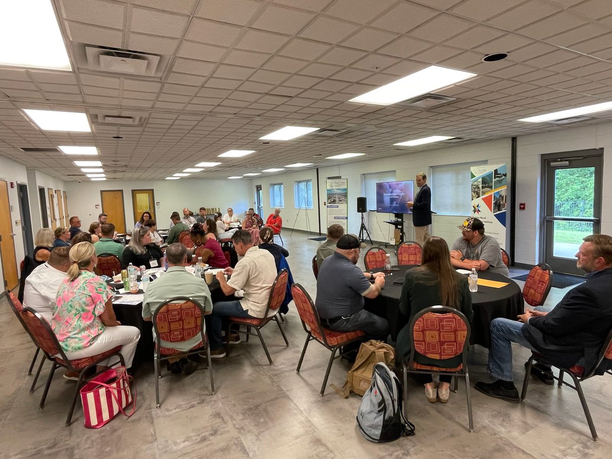 VARuralCenter's tweet image. #VRLI dove into energy policy with Jake Holmes, @AppalachianPowe External Affairs Manager and Will Clear, Managing Partner for VA Energy Strategies.
With data centers and AI, there’s unprecedented growth in energy needs and rural communities will be part of the solution.