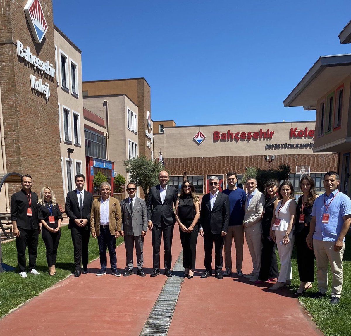 Genel Müdür Yardımcımız Sn. Savaş Boyar, Mali İşler ve Finans’tan Sorumlu Sn. Mustafa Koçak, Kurumsal Tanıtımdan Sorumlu Sn. Selim Bulunmaz ve Bilişim &amp; Eğitim Teknolojilerinden Sorumlu Sn. Yahya Şahin kampüsümüzü ziyaret etti. Nazik ziyaretleri için teşekkür ederiz.