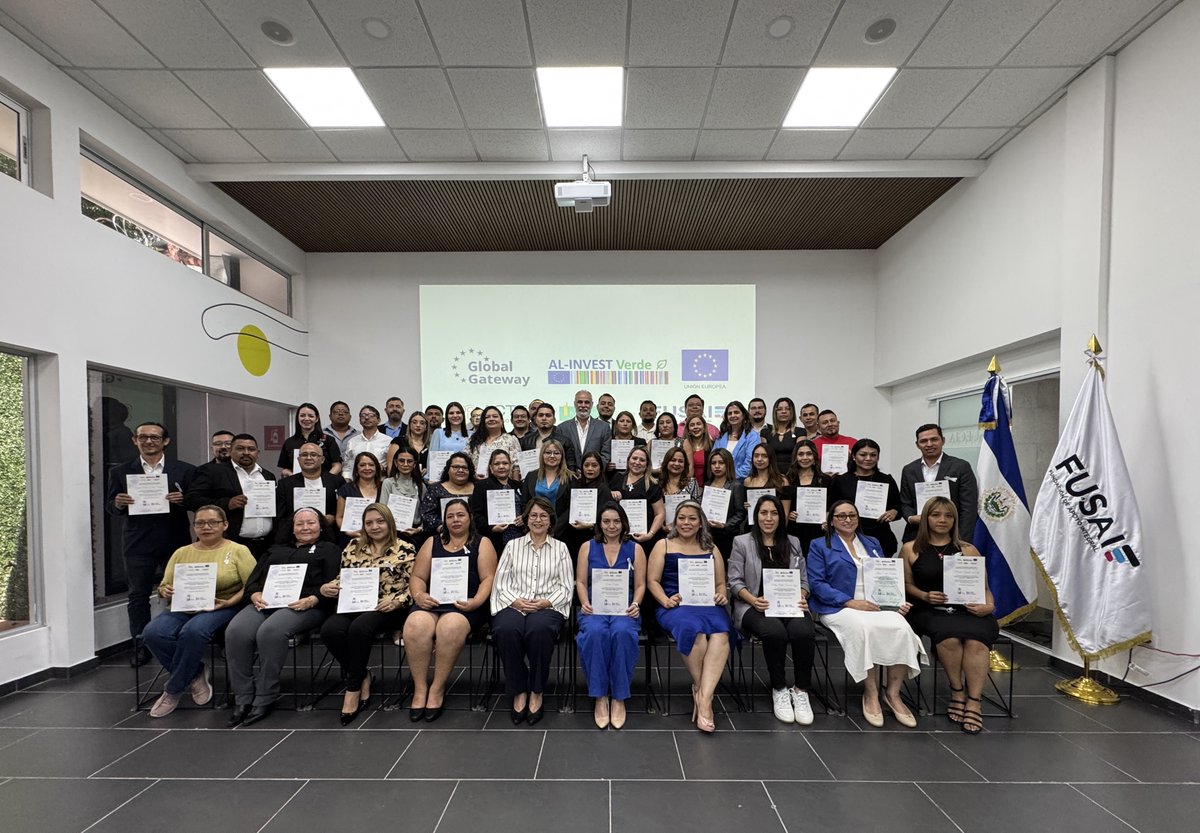 ¡Celebramos el éxito de 51 MYPES salvadoreñas! 🎓✨

Gracias al trabajo en equipo de la UE, <a href="/fusaisv/">FUSAI</a>  y la Escuela LID, a través del proyecto #ALINVESTVerde,  51 micro y pequeñas empresas culminaron con éxito el programa MBA  Acelera, impulsando su liderazgo e innovación.