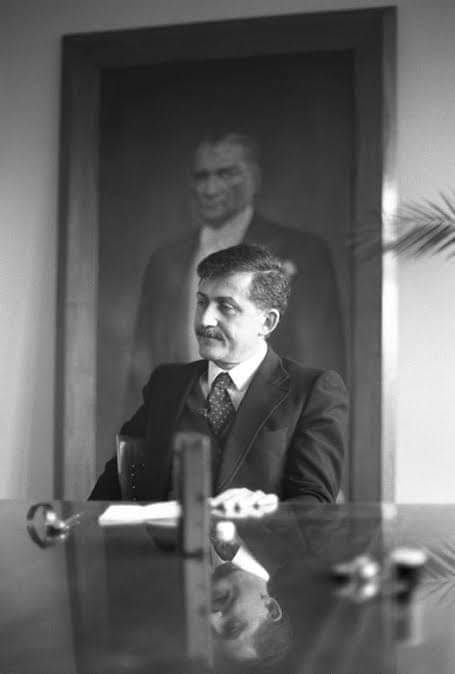 Ulu Önder Atatürk için Kuzey Kıbrıs Türk Cumhuriyeti'nde yapılan 3'üncü Uluslararası Atatürk Bilimsel Toplantısı'nın sonuç bildirisinde yazılan sözleri, Ahmet Taner Kışlalı, 1995 yılının aralık ayında Cumhuriyet gazetesinde yayımlanan köşe yazısında şöyle yazmıştır: