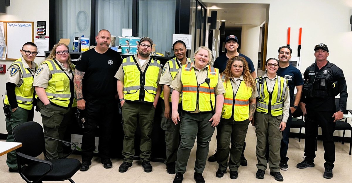 💥 Lowering the boom on illegal fireworks 💥
CDFA partnered with <a href="/SBCOUNTYFIRE/">San Bernardino County Fire</a> at the Mountain Pass Border Station to intercept 13 tons of illegal fireworks
🔥 105 citations issued
📦 26,000 lbs confiscated
🚫 Non-"safe and sane" items handed to <a href="/CAL_FIRE/">CAL FIRE</a> plantingseedsblog.cdfa.ca.gov/wordpress/?p=2…