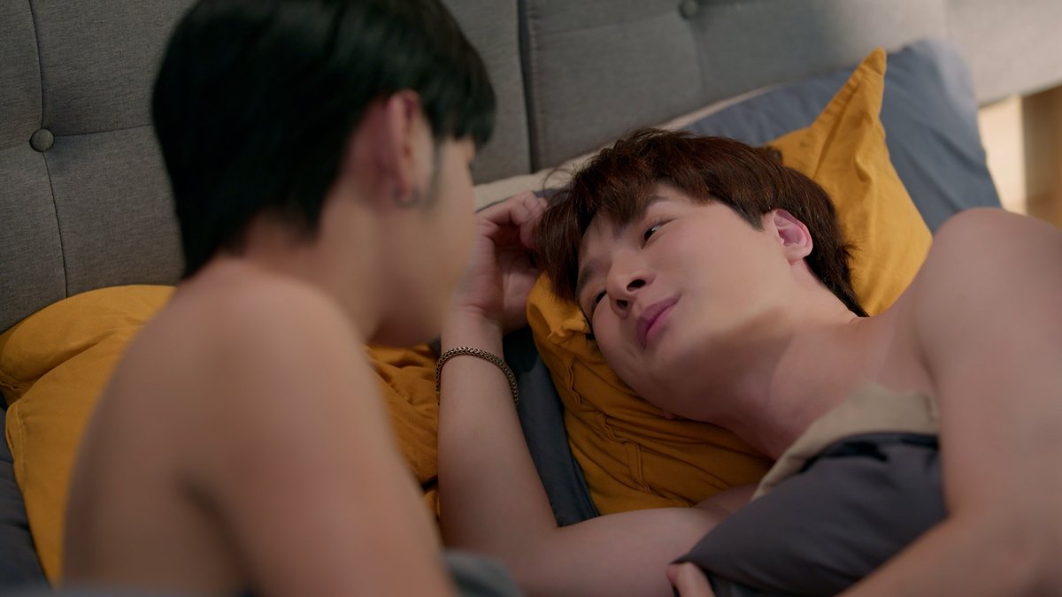 GMMTV's tweet photo. เปิด #TheExMorningEP8 มาแบบหวาน ๆ  เลยดิ เช้าของอีกวันกับเธอบนเตียงเดียวกันนี่มันดีจริง ๆ 🤭❤️

ซีรีส์มาแล้ว เปิดช่อง GMM25 ดูสด ๆ ไปพร้อมกันตอนนี้ได้เลยน้าาาา~
@kristtps @stjinx_maya https://t.co/uWmcADMP5W