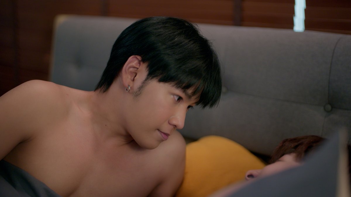 GMMTV's tweet photo. เปิด #TheExMorningEP8 มาแบบหวาน ๆ  เลยดิ เช้าของอีกวันกับเธอบนเตียงเดียวกันนี่มันดีจริง ๆ 🤭❤️

ซีรีส์มาแล้ว เปิดช่อง GMM25 ดูสด ๆ ไปพร้อมกันตอนนี้ได้เลยน้าาาา~
@kristtps @stjinx_maya https://t.co/uWmcADMP5W