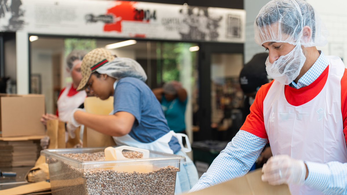 ZacharyLeonsis's tweet image. Following my recent appointment to the @dcck Board of Directors, @MSE organized a company-wide week of volunteering. My team and I joined yesterday’s session, where we packaged beans and rice to distribute to the community — a powerful reminder of the impact we can have when we…