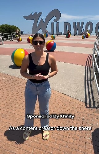 KimSmith527's tweet photo. Love hearing from local content creator @Wildwood.eats about how #XfinityMobile 's reliable service allows her to film, edit and share content with her followers while on the go - so they can stay in the know about the best bites in town! #IWorkForComcast https://t.co/oZ6Bn42LUq https://t.co/QkY903xCYv