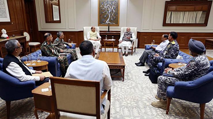 sahil_haq86755's tweet image. Turkey is sending weapons to Pakistan and Bangladesh, with China’s support. It’s time India helps Greece, Cyprus, and Armenia. Turkey’s rivals. If Pakistan or Bangladesh use these arms, India must respond with strong action.

#IndiaSecurity #Geopolitics #DefenceStrategy