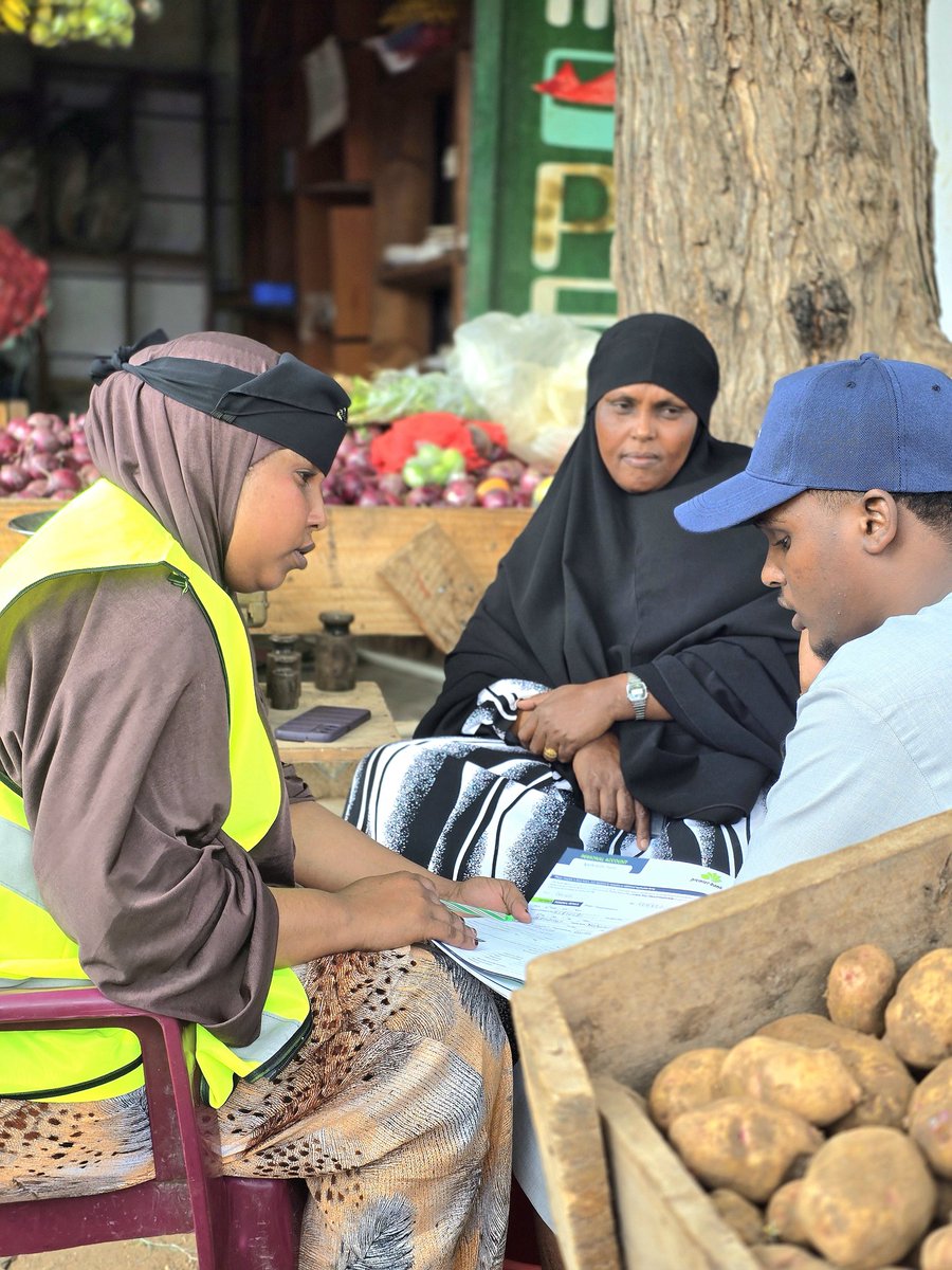 RadioGenKe's tweet photo. Opening an account never looked this cool! 😎☂️ Premier Bank Garissa welcoming new clients with shade and smiles!
#PremierOnTheMove #HomeOfHardTruths #Shariahcompliantbank #ethicalbanking
#BankingThatMoves https://t.co/aISSoyZawr