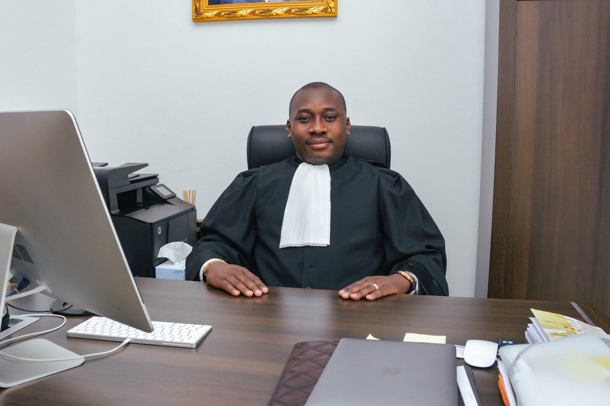 AlphaLima1919's tweet photo. En ce 10 juillet, saluons le parcours remarquable de Me @Guy_Loando : avocat d’affaires, fondateur de GLM &amp; Associés, visionnaire du climat des affaires en RDC.
Avant les fonctions d’État, il était déjà un stratège du droit au service de l’économie. ⚖️
#BarreauRDC #GLM https://t.co/0l82KHFKcE