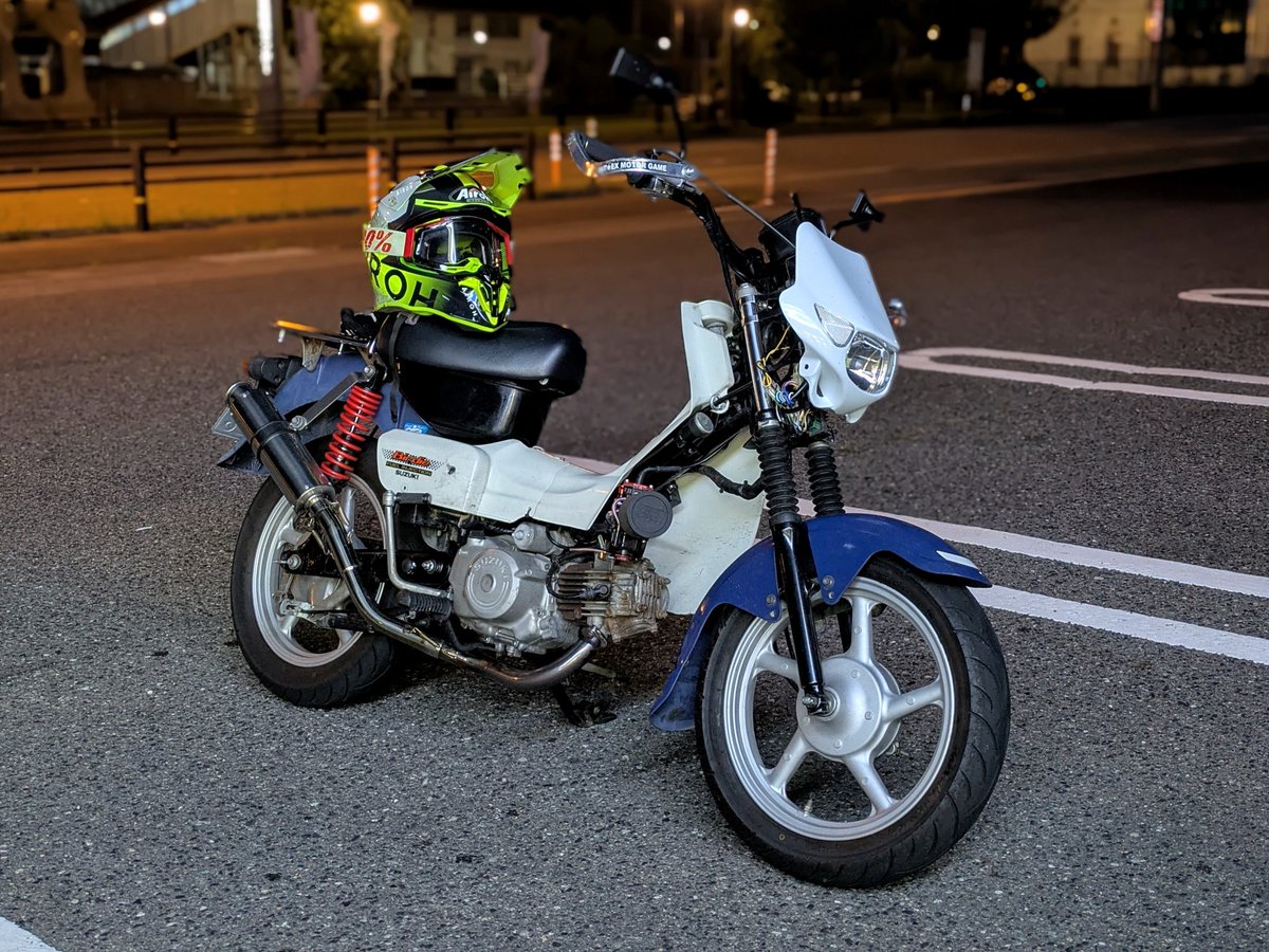 SuSB_250's tweet photo. 顔面とフェンダー変えた
ちょっとターミネーターズっぽくなってきたかも

次はリアフェンダーを尖らせたい https://t.co/9qAmJkCFAo