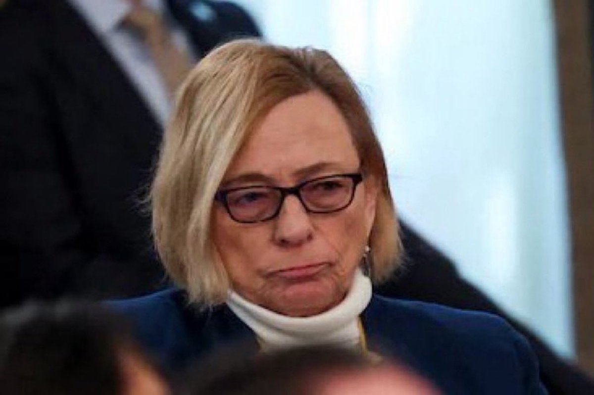 🚨BREAKING: The Governor of Maine knows Trump just ended her career in under 30 seconds. Good riddance

Does Trump have your full support on this? 

A. YES       B. NO