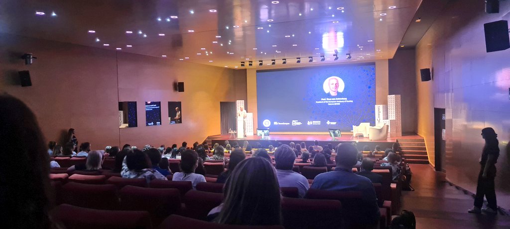 👏 Prof. Theo van Achterberg (<a href="/EANS_Nursing/">EANS</a> President) closes #eans25tecnocampus with appreciation for all contributors and participants.
Two days of science, connection and purpose.
💙 See you next year!