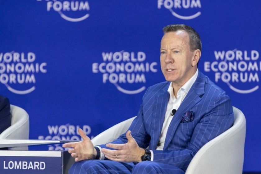 【日本IT服务商调查发现：AI部署和实际执行仍有诸多脱节】NTT DATA亚太地区首席执行官John Lombard对财新表示，基础设施限制、监管不确定和缺乏数据基础等因素，正在放缓AI企业应用。caixin.com/2025-07-10/102…