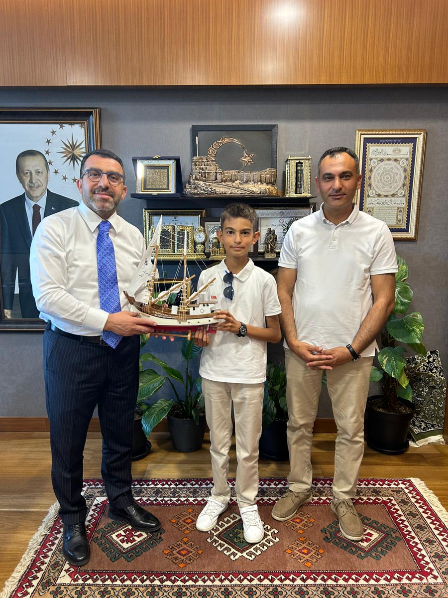 📍 TBMM

Gazi Meclis'imizde, Arpaçay Belediyesi Fen İşleri Müdürümüz Mutluhan Aydın ve oğlu Mete Alp Aydın misafirimiz oldular.

Nazik ziyaretleri için kendilerine teşekkür ediyorum.