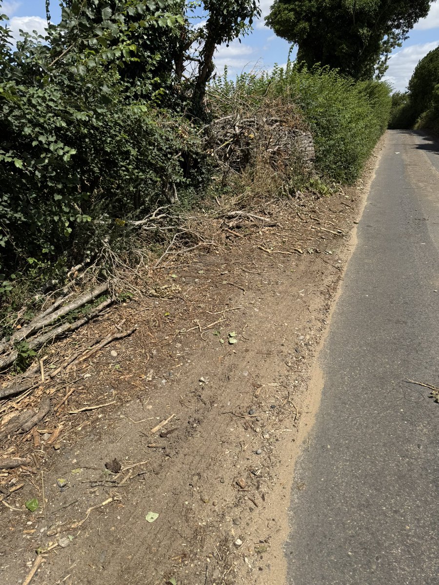 Peter Schwier (@schwierpeter) on Twitter photo 👏Thanks to the <a href="/BraintreeDC/">Braintree District Council</a> Clean Team for acting fast near #Halstead. But we shouldn’t need cleanup heroes every day.
📍Fly -tipping must stop -Its costly, its dangerous. Let’s get serious: bigger fines, real consequences. #LoveEssex #environment #climate 👏Thanks to the <a href="/BraintreeDC/">Braintree District Council</a> Clean Team for acting fast near #Halstead. But we shouldn’t need cleanup heroes every day.
📍Fly -tipping must stop -Its costly, its dangerous. Let’s get serious: bigger fines, real consequences. #LoveEssex #environment #climate