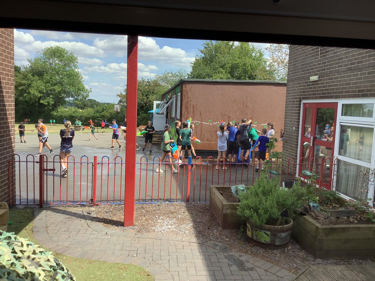 Everyone is having fun on the last afternoon in Y6!