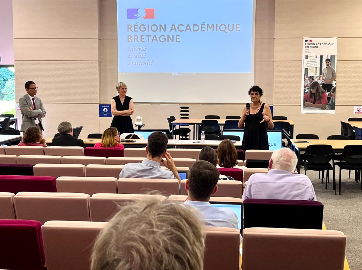 Instance | La rectrice <a href="/HeleneInsel/">Hélène Insel</a> a participé au collège des inspecteurs du 2nd degré, l'occasion de saluer les nouveaux inspecteurs de l'académie.
Au programme :
➡ IA en éducation
➡ Accompagnement du parcours des agents contractuels
➡ École inclusive
➡ Enjeux d'égalité