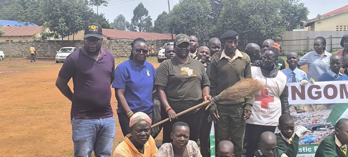 sophy4governor's tweet photo. On World Environment Day 2025, Sophy Nekoye Waliaula joined pupils of St. Joseph’s RC Boys Primary School Kimilili.
#BeatPlasticPollution #SophyForEnvironment #KimililiGoesGreen #WorldEnvironmentDay2025 #PlantHope #ActForNature #CleanKimilili #GreenFutureKE https://t.co/d4fgabxFWi