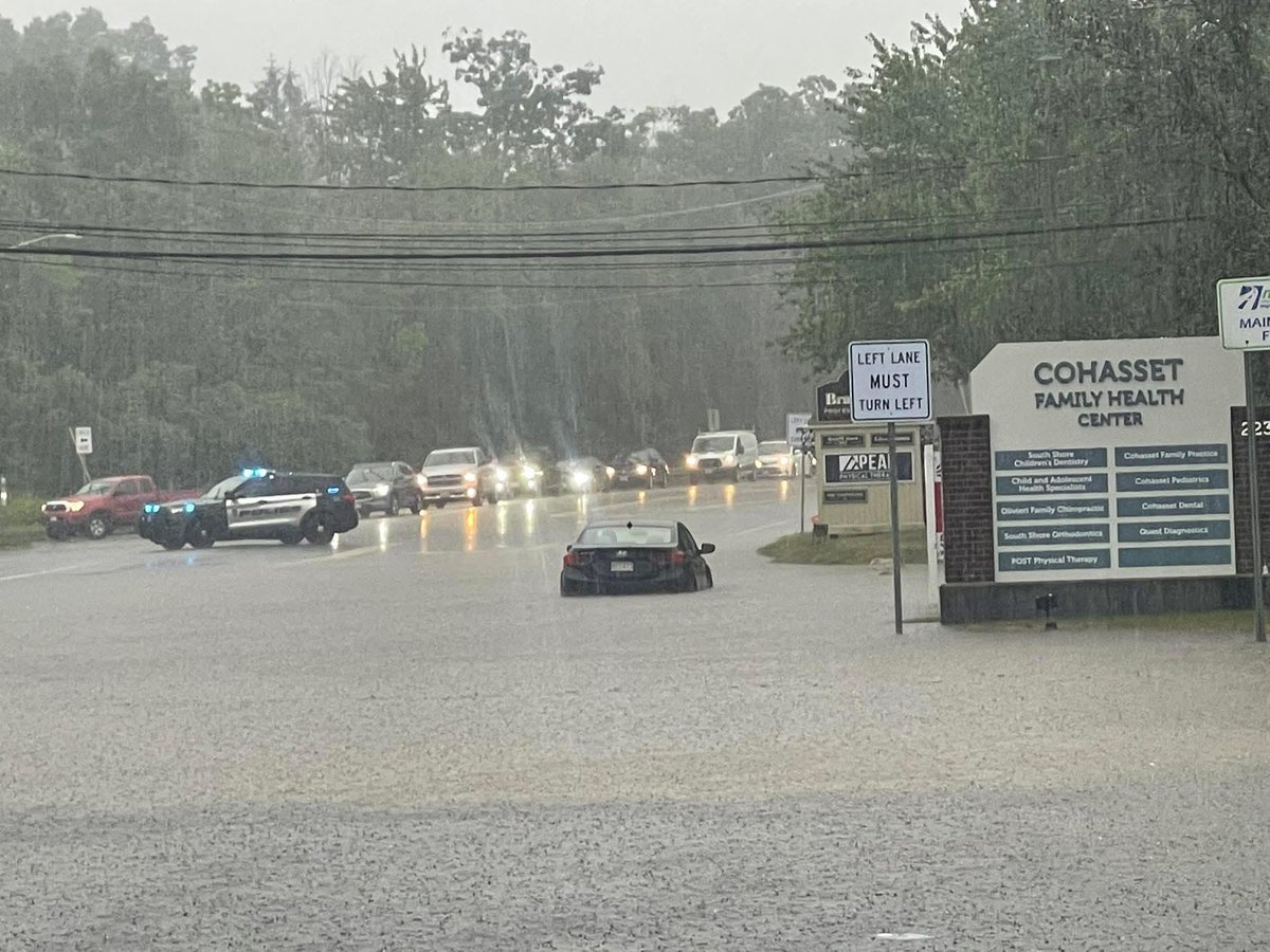 CohassetPolice's tweet image. ****ALERT*****
3A at Lower King closed due to flooding. Avoid area.