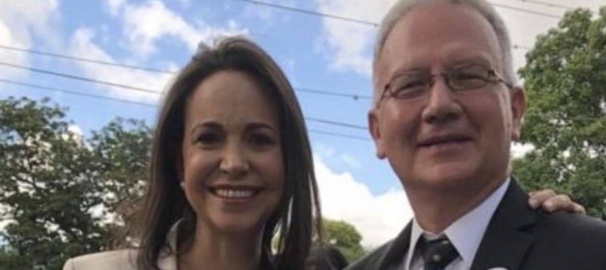 ¡DENUNCIA INTERNACIONAL CON FUERZA! Ya basta de impunidad. El régimen de Nicolás Maduro mantiene secuestrado durante 10 meses a Perkins Rocha (<a href="/PerkinsRocha/">Perkins Rocha</a>), destacado jurista y luchador por la justicia y libertad en Venezuela. Sometido a tratos crueles e inhumanos en