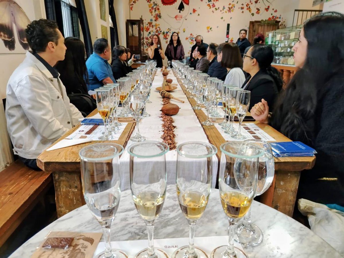 CRTequila's tweet photo. Cuando dos regalos de México🇲🇽 para el mundo 🌎 hablan el mismo idioma, nace algo maravilloso.

Participamos en una cata maridaje en el Museo del Chocolate en coordinación con @ChocolateMUCHO @aschocomx @ConsejoCC. https://t.co/ZE94LYqlPo
