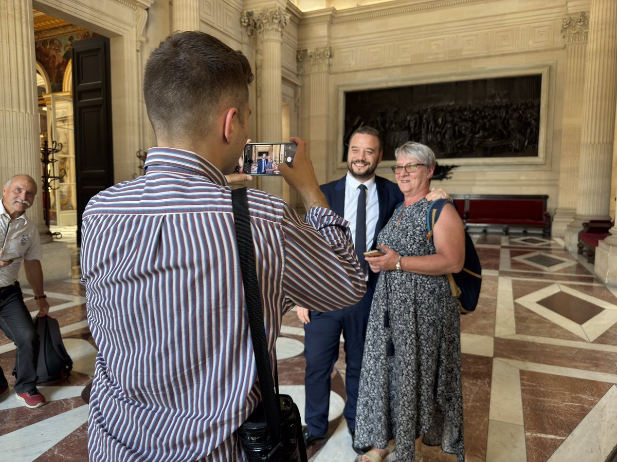 ✨ Un grand merci à Dylan Demarche, maire de Vellexon-Queutrey-et-Vaudey, et aux 50 Haut-Saônois venus aujourd’hui à l’Assemblée nationale, dont son formidable Conseil municipal jeune.
La maison du peuple est la vôtre : elle est faite pour accueillir, transmettre et faire vivre