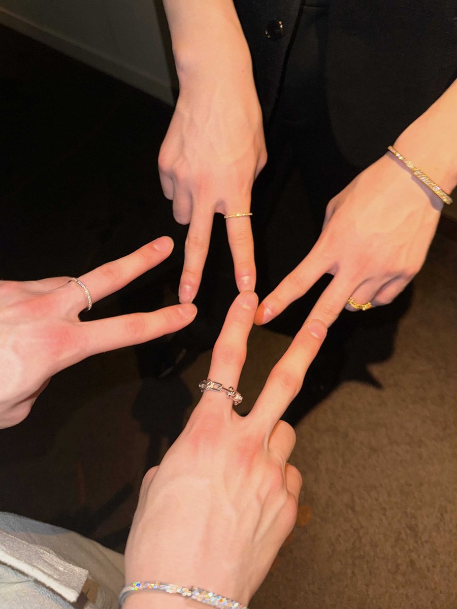 ENHYPEN (@enhypen_members) on Twitter photo #Tiffanyandco #TiffanyGinza #TiffanyPartner <a href="/TiffanyAndCo/">Tiffany & Co.</a>
🩵 thx for the amazing night #Tiffanyandco #TiffanyGinza #TiffanyPartner <a href="/TiffanyAndCo/">Tiffany & Co.</a>
🩵 thx for the amazing night
