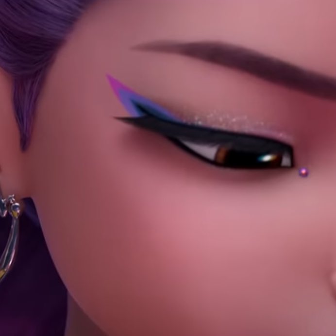 RUMI'S EYELINER ARE SHADES OF BI