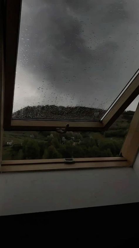 gIoomyweather tweet picture