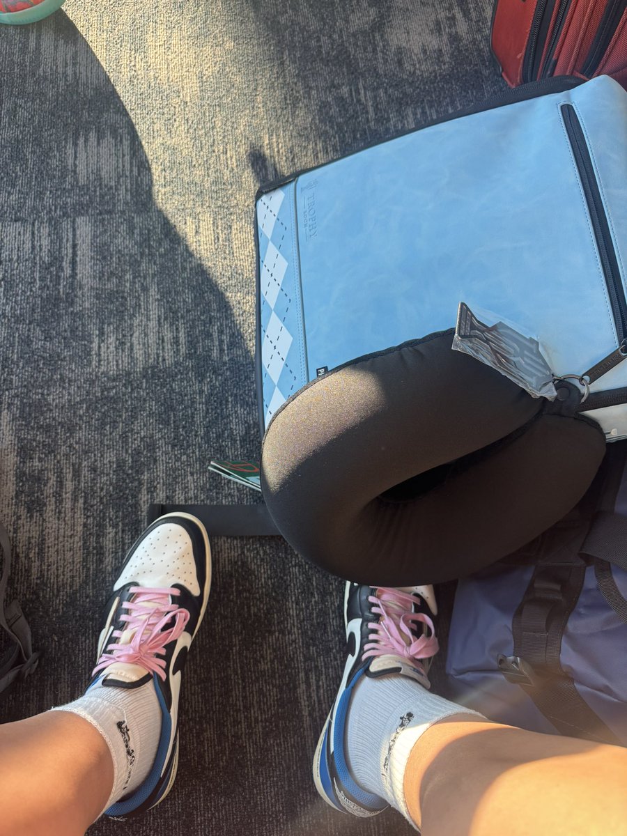 ✈️ up to Vegas. Not just a coach but also Dad/Babysitting these girls for 12 straight days.