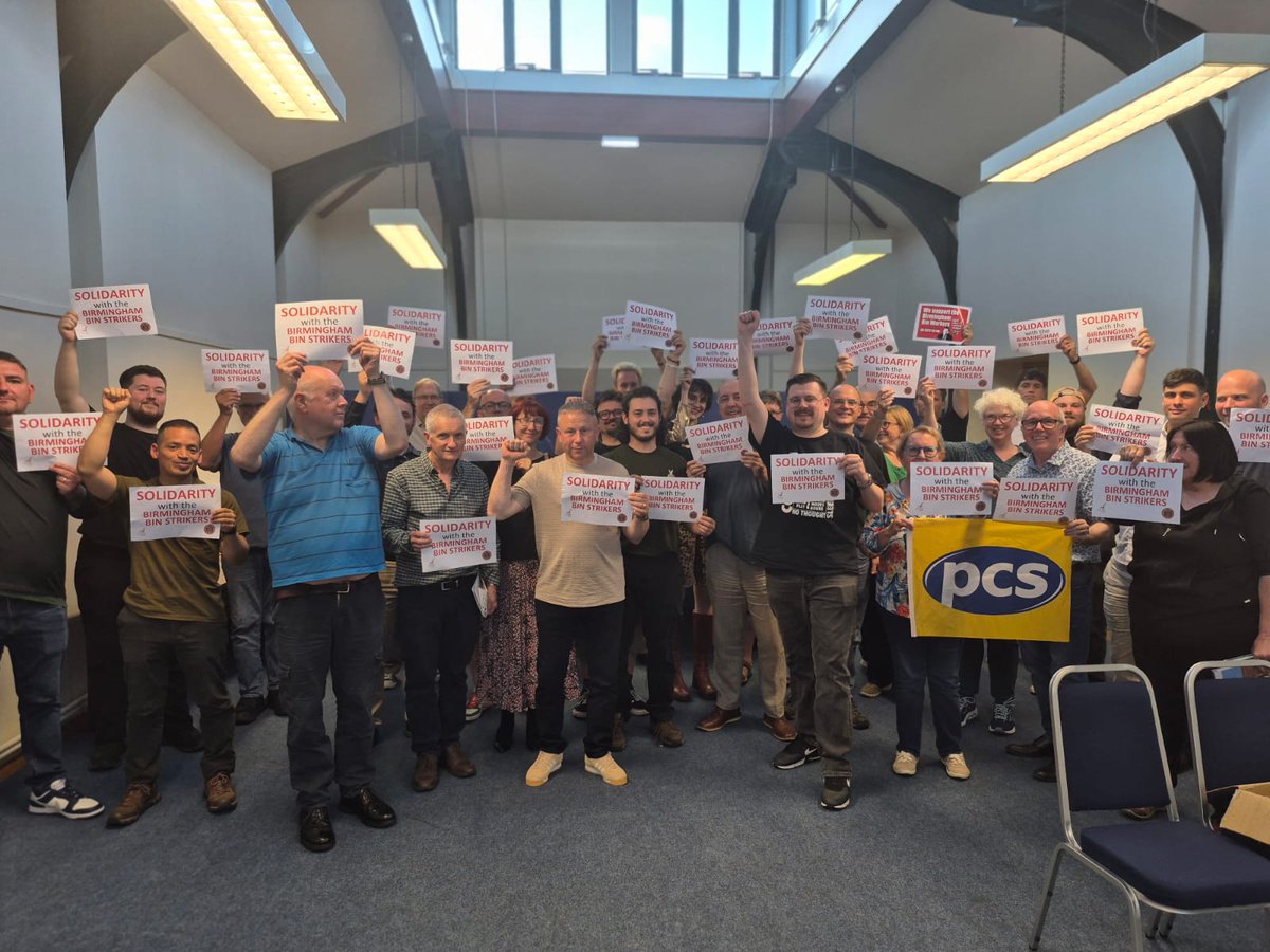 TUCManchester's tweet image. Proud to have organised a day of #solidarity for #BrumBinSrike. Refuse workers are threatened by Lab Council with huge pay cuts. Workplace visits and a meeting meant we raised over £7k in #Solidarity
Join the #Megapicket ll on 25 July.
@neunw_region @fbunational
#StrikeMap