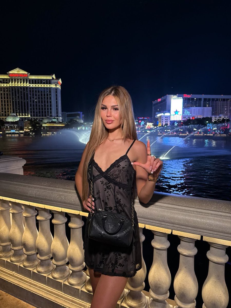 Ich genieße jede Sekunde in der du schwächer und dümmer wirst, in der du süchtiger wirst.. süchtiger nach Mir! 🤯👸🏼