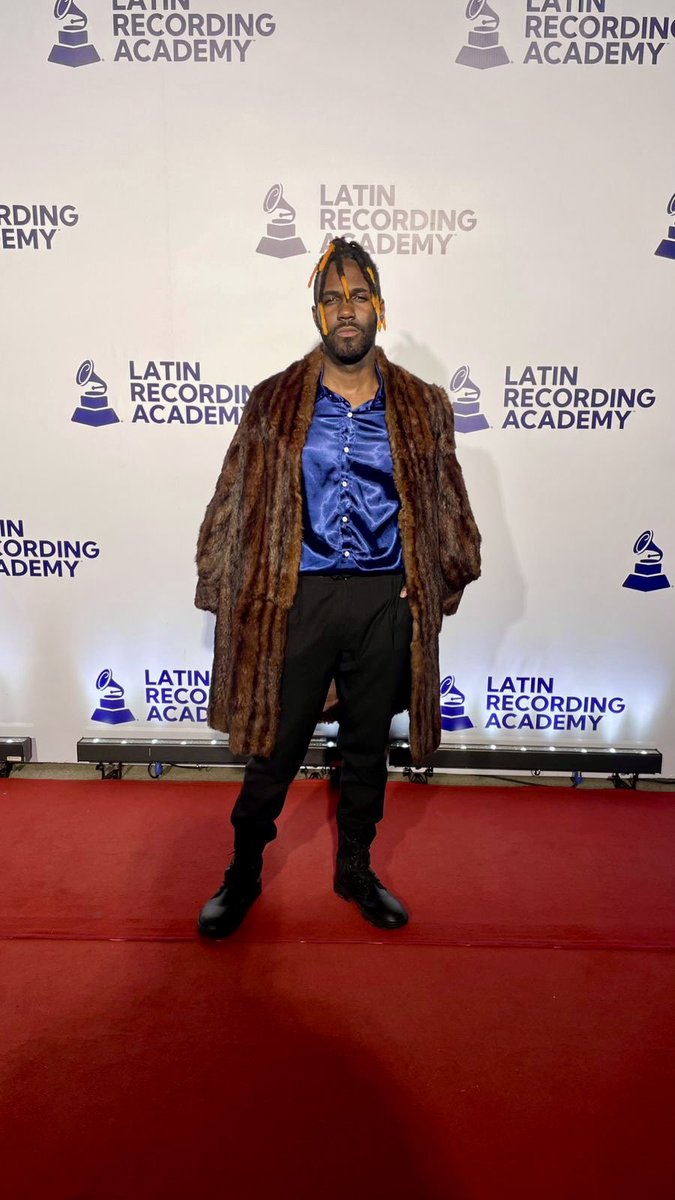 oIgorOggy's tweet photo. Que noite incrível, @LatinGRAMMYs 💙🧡 https://t.co/9Fq32HkWTM