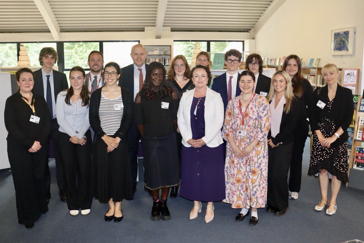 CMcKinnellMP's tweet image. Good to visit @CardinalVaughan with @josephpowell to speak to young people on the Teaching Internship Programme.
Internships are a great way to find out if a career is for you. It was great to hear how they’re considering a career in teaching based on their positive experience!