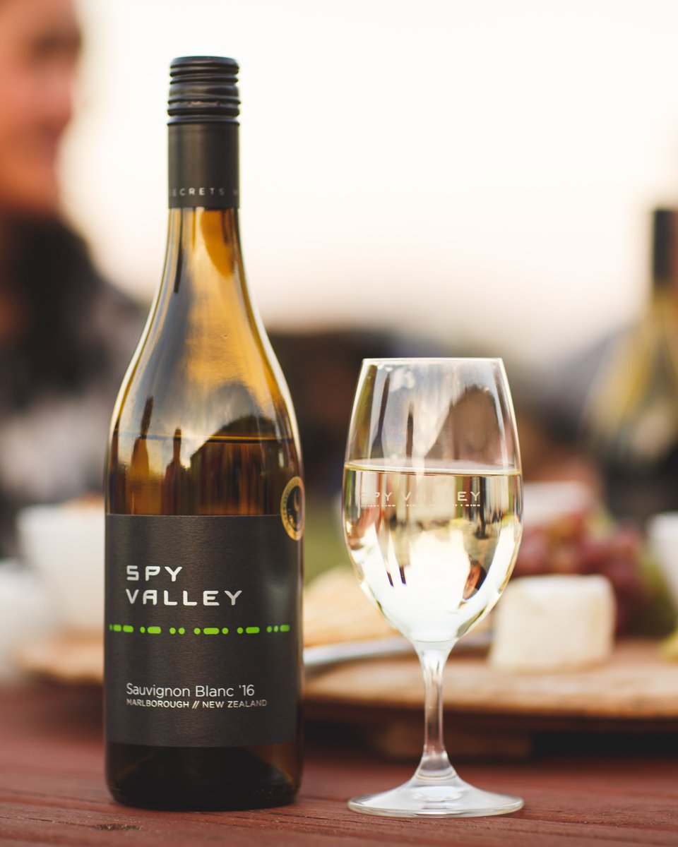 Innovative_Bev's tweet image. This Sauvignon Blanc from Spy Valley Wines bursts with bold passion fruit, ripe melon, fresh herbal notes, and a hint of minerality in every sip. 🍈🌿🍷

Available @BishopsCellar &amp;amp; ANBL
.
.
.
#spyvalley #innovativebeverages #whitewine #sauvignonblanc #winery #winelover