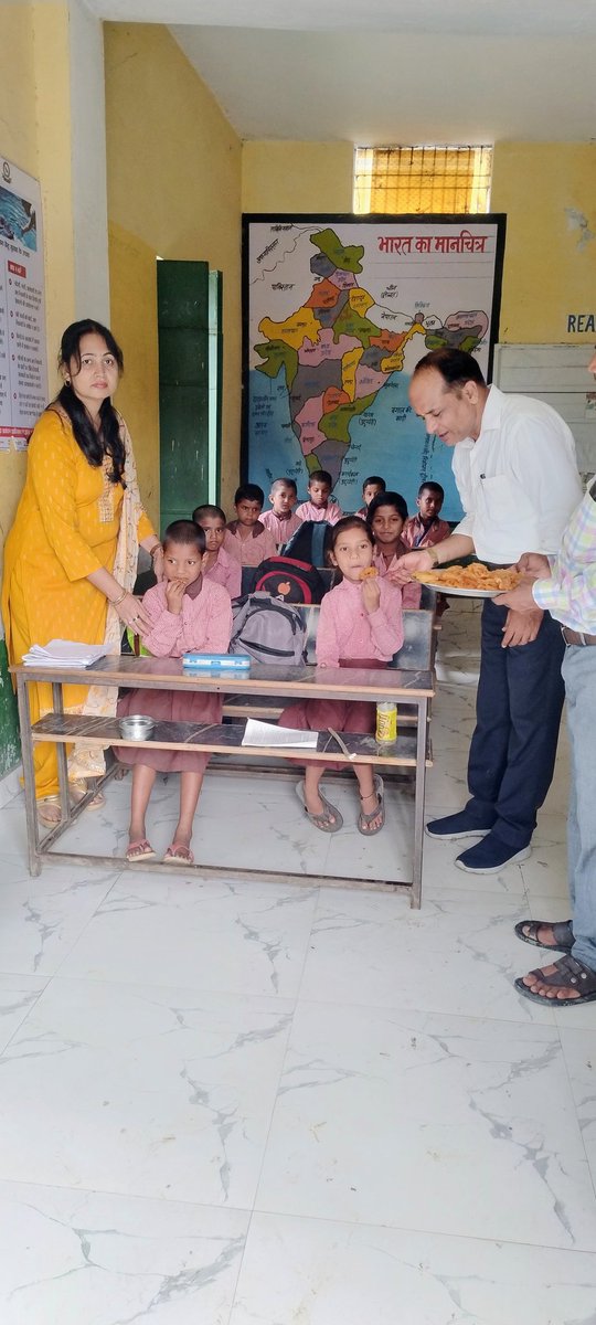 Sanjeev Sharma ,State AwardeeTeacher/SRG -Aligarh (@sharmasrg) on Twitter photo #GuruPurnima
आज जन्म दिवस एवं गुरु पूर्णिमा के अवसर विद्यालय में कदम्ब एवं पारिजात का रोपण किया। विद्यालय परिवार एवं स्टॉफ द्वारा विशिष्ट बनाया गया।
शुभकामनाओं के लिए आभार
<a href="/bsa_aligarh72/">Rakesh singh BSA Aligarh</a> <a href="/talkshivendra/">Shivendra Singh Baghel</a> #GuruPurnima
आज जन्म दिवस एवं गुरु पूर्णिमा के अवसर विद्यालय में कदम्ब एवं पारिजात का रोपण किया। विद्यालय परिवार एवं स्टॉफ द्वारा विशिष्ट बनाया गया।
शुभकामनाओं के लिए आभार
<a href="/bsa_aligarh72/">Rakesh singh BSA Aligarh</a> <a href="/talkshivendra/">Shivendra Singh Baghel</a>