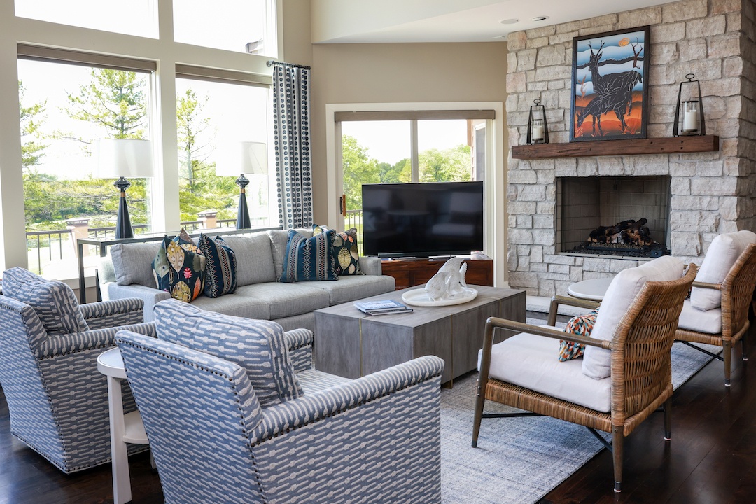 GenevaCabinet's tweet image. Relax and conquer Prime Day in style within this beautifully remodeled room by Geneva Cabinet Company.

Design @AnnKottlerHome
Photo @shannawolfsphotography

#remodel #renovation #interiordesignideas #livingroomdesign #lakegenevawi #GenevaCabinetCompany