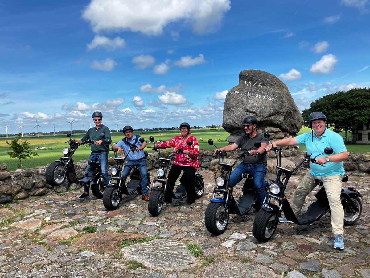 Het DB van <a href="/wetterskip/">Wetterskip Fryslân</a> overweegt met een proefrit de aanschaf van 6 e-choppers. Deze keuze past in het beleid voor emissiesvrij vervoer 2025. Daarnaast sluit het aan bij de afspraken met <a href="/VFG_Fryslan/">VFG Fryslan</a>, <a href="/provfryslan/">Provincie Fryslân</a> en Rijkswaterstaat. Voor deze variant zijn geen chauffeurs nodig.