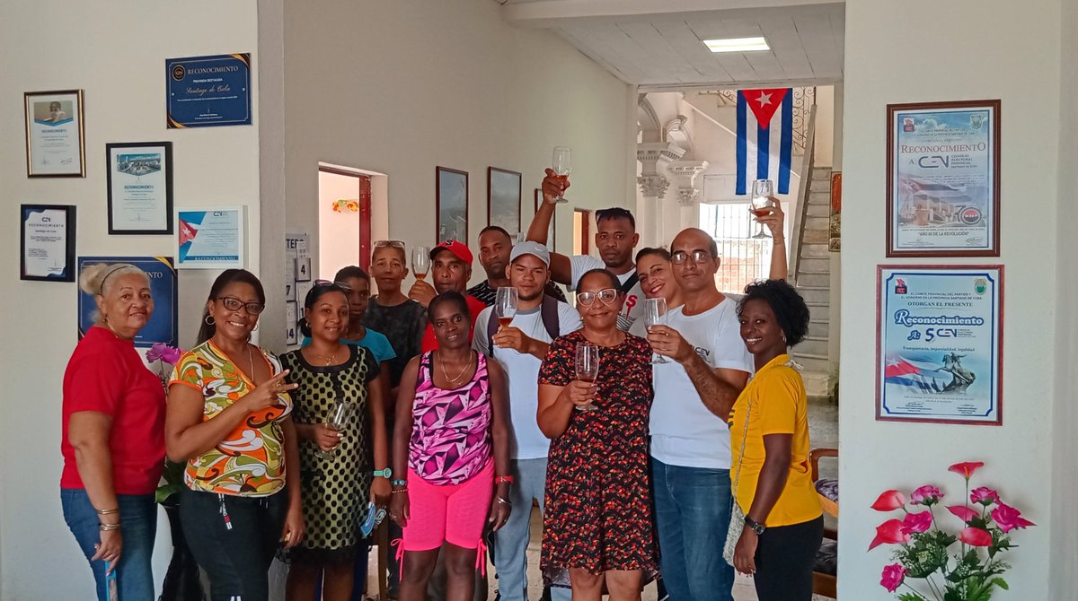 CEPStgo_Cuba's tweet photo. #CENCuba/🇨🇺
Nuestro colectivo con la Condición 6to Aniversario del órgano electoral !!!! Felicidades
#TransformandoXTodos https://t.co/xvZle7esTY