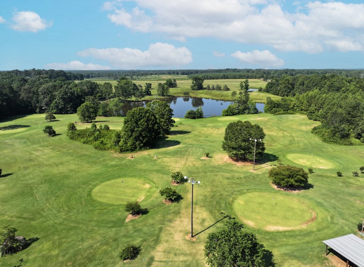 marlo29646's tweet photo. 🏌️‍♂️ FOR SALE: 9-Hole Golf Course on 22.82 Acres that already receives lots of traffic from local golfers!
Perfect as-is or transform it into a money-maker:

✨ Glamping Resort
✨ Wedding Venue
✨ Tiny Home Community
✨ Retreat Center
✨ Driving Range + Family Fun Park https://t.co/EAF5eBCn5N