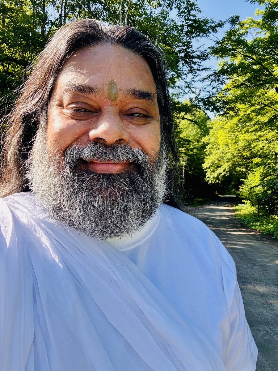 Swamiji (@aolswamiji) on Twitter photo Just start walking and the path will be made: <a href="/Gurudev/">Gurudev Sri Sri Ravi Shankar</a>
#GuruPurnima 🙏🙏 Just start walking and the path will be made: <a href="/Gurudev/">Gurudev Sri Sri Ravi Shankar</a>
#GuruPurnima 🙏🙏